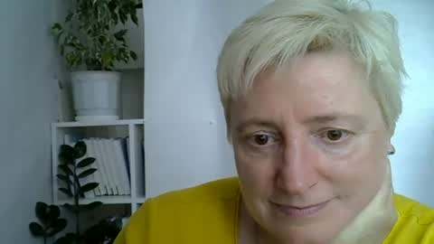 Snapshot of vea_motty chatting on 06/14/26, 02:41 vea_motty online show from 06/14/26, 02:41