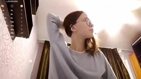 Lisa online show from 11/12/25, 03:01