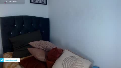 Vee Simons online show from 02/04/25, 11:49