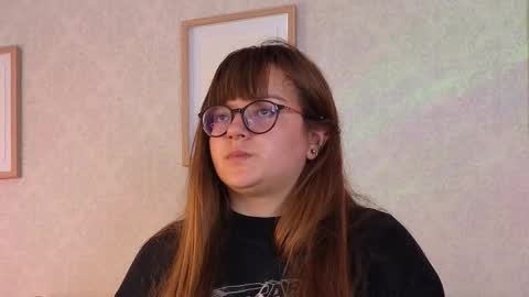 Vee Simons online show from 10/13/25, 07:36