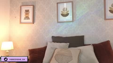 Vee Simons online show from 12/22/25, 06:05