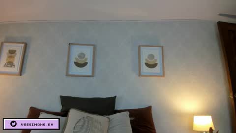 Vee Simons online show from 01/05/26, 07:39