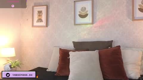 Vee Simons online show from 01/06/26, 07:39