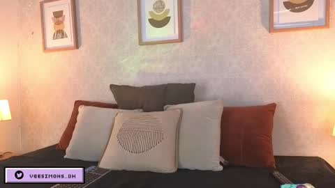 Vee Simons online show from 02/12/26, 07:42