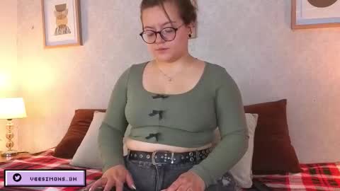 Vee Simons online show from 03/25/26, 07:42