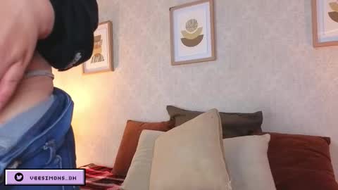 Vee Simons online show from 03/26/26, 09:09