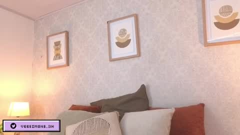 Vee Simons online show from 04/06/26, 07:59