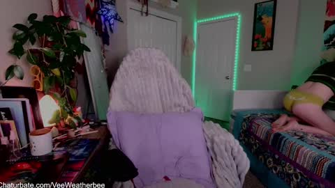 Violet Weatherbee online show from 12/22/24, 02:28