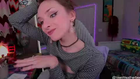 Violet Weatherbee online show from 04/28/26, 02:27