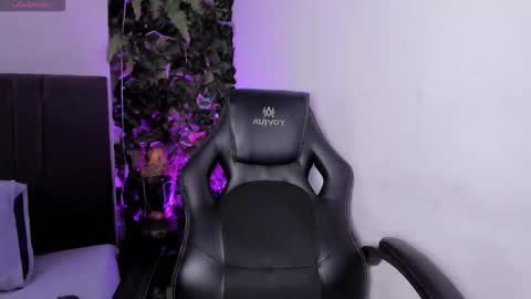 Isabella online show from 11/14/25, 08:29