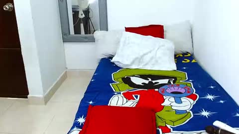 velk_hot1 online show from 11/10/25, 09:58