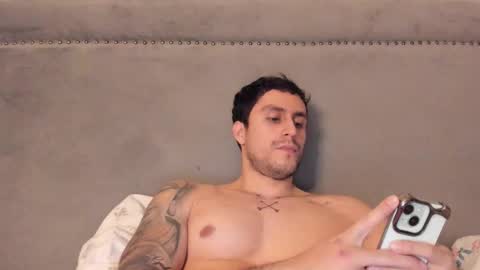 Snapshot of velkoz7 chatting on 02/11/26, 03:33 Emm online show from 02/11/26, 03:33