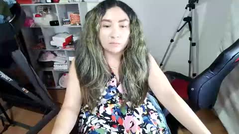 Snapshot of vellarossa chatting on 04/26/26, 04:54 Im VelaI will be Christmas and New Year with my family December 22 to January 13 I will miss you guys. online show from 04/26/26, 04:54