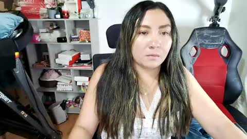 Snapshot of vellarossa chatting on 06/17/26, 06:27 Im VelaI will be Christmas and New Year with my family December 22 to January 13 I will miss you guys. online show from 06/17/26, 06:27