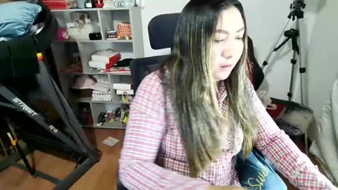 Snapshot of vellarossa chatting on 07/09/26, 07:01 Im VelaI will be Christmas and New Year with my family December 22 to January 13 I will miss you guys. online show from 07/09/26, 07:01