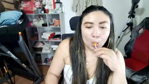 Snapshot of vellarossa chatting on 07/15/26, 04:51 Im VelaI will be Christmas and New Year with my family December 22 to January 13 I will miss you guys. online show from 07/15/26, 04:51