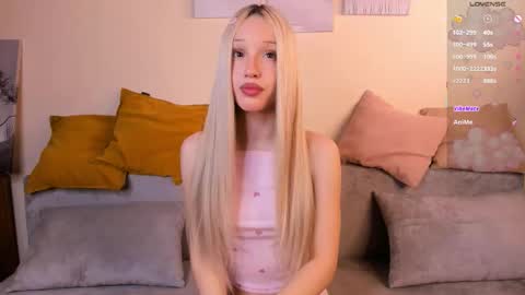 Hi im Hannah online show from 03/18/26, 05:54