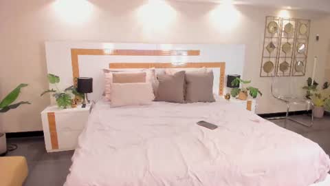 Snapshot of veluna_ chatting on 07/15/26, 11:15 veluna_ online show from 07/15/26, 11:15
