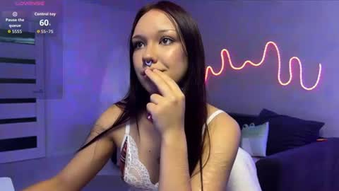 Snapshot of velunie chatting on 07/19/26, 02:54 velunie online show from 07/19/26, 02:54