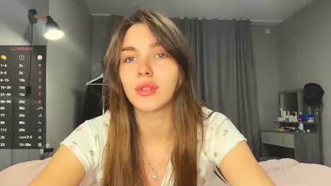 Snapshot of veluxe chatting on 07/19/26, 05:27 Nia online show from 07/19/26, 05:27