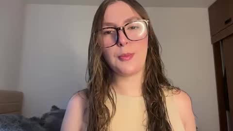 Snapshot of velvet__moon chatting on 06/03/26, 06:02 Sophi online show from 06/03/26, 06:02