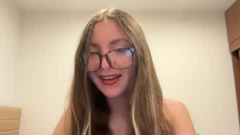 Snapshot of velvet__moon chatting on 07/14/26, 06:29 Sophi online show from 07/14/26, 06:29