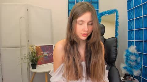 velvet_cherry online show from 12/18/24, 01:34