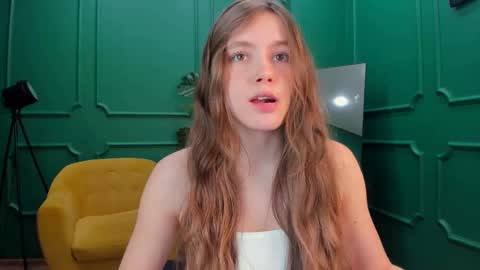 velvet_cherry online show from 02/13/25, 06:38