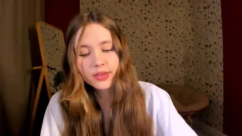 velvet_cherry online show from 12/18/25, 08:26