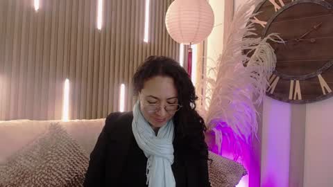 Snapshot of velvet_curly chatting on 05/12/26, 12:35 Emma Curly online show from 05/12/26, 12:35
