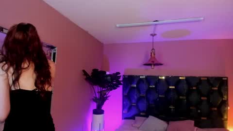 Snapshot of velvet_dreams_ chatting on 07/06/26, 12:13 Isabella online show from 07/06/26, 12:13