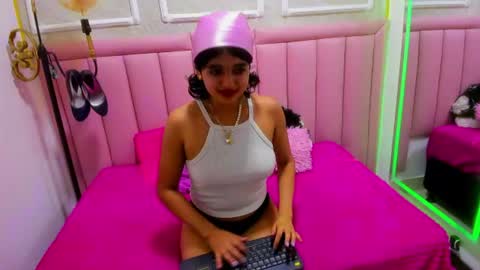 Snapshot of velvet_giirll chatting on 06/23/26, 05:38 velvet_giirll online show from 06/23/26, 05:38