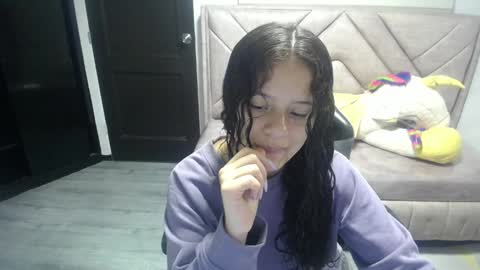 velvet_moon_v online show from 10/16/25, 01:34