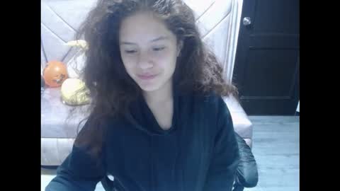 velvet_moon_v online show from 10/23/25, 01:10