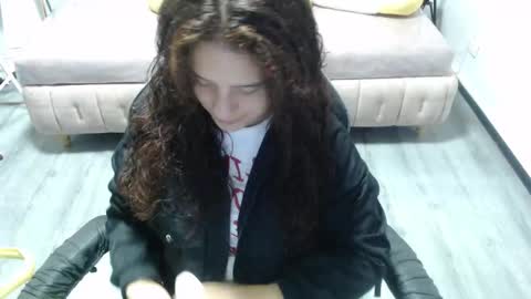 velvet_moon_v online show from 11/18/25, 01:04