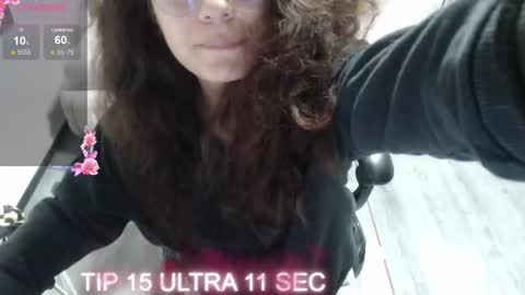 velvet_moon_v online show from 12/19/25, 01:29