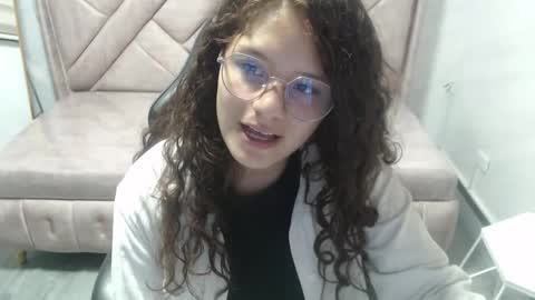 velvet_moon_v online show from 02/03/26, 07:41