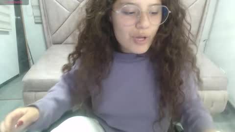 velvet_moon_v online show from 03/10/26, 07:41