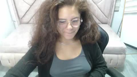 velvet_moon_v online show from 03/19/26, 08:02