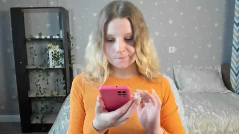 velvet_peach_ online show from 12/21/25, 11:28