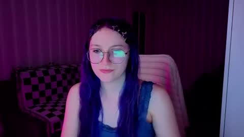 Snapshot of velvet_siren chatting on 06/18/26, 10:58 Violet online show from 06/18/26, 10:58