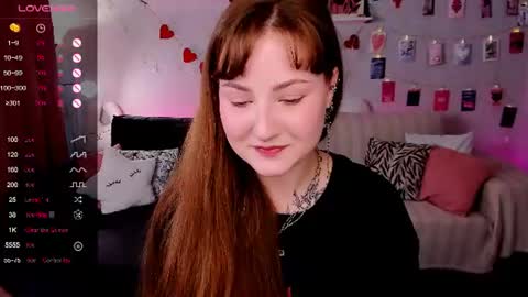 Snapshot of velvetcherry_ chatting on 07/05/26, 09:05 Mia online show from 07/05/26, 09:05