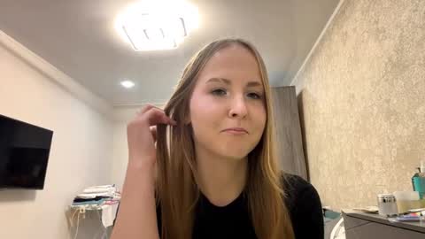 Snapshot of velvetmary chatting on 11/18/25, 06:07 Rachel online show from 11/18/25, 06:07