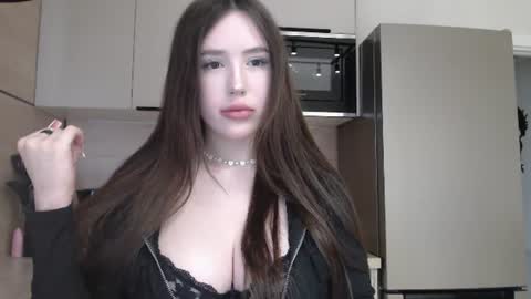 Snapshot of velvetmoore chatting on 06/24/26, 01:10 Hii Im new here online show from 06/24/26, 01:10