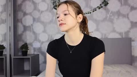 Kelly online show from 11/04/25, 06:23