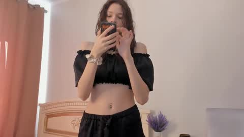 Kelly online show from 04/12/26, 06:40