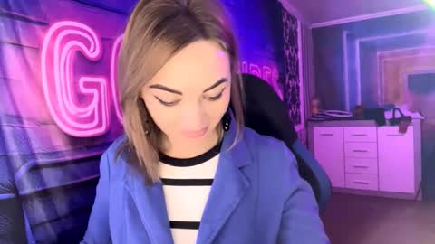 Snapshot of velvettouch4444 chatting on 02/23/26, 01:47 MERYEM online show from 02/23/26, 01:47