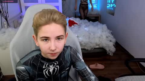 Snapshot of velvetvalkyries chatting on 12/29/24, 01:49 CLEOshort hair  TIna long hair  online show from 12/29/24, 01:49