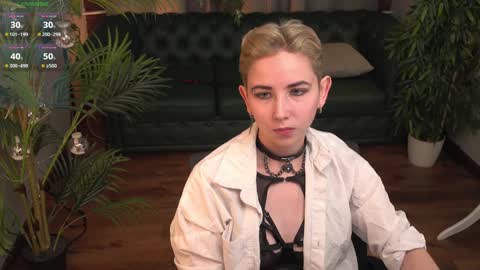 Snapshot of velvetvalkyries chatting on 01/07/25, 02:08 CLEOshort hair  TIna long hair  online show from 01/07/25, 02:08