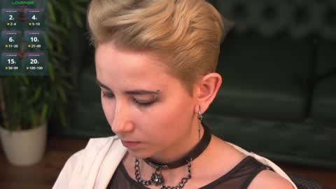 Snapshot of velvetvalkyries chatting on 01/07/25, 05:09 CLEOshort hair  TIna long hair  online show from 01/07/25, 05:09
